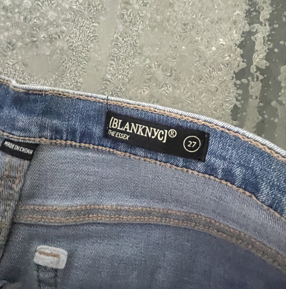 Nwt Blank NYC Women's Blue Denim The Essex Classic Cut-Off Shorts Size 27 - Picture 4 of 5